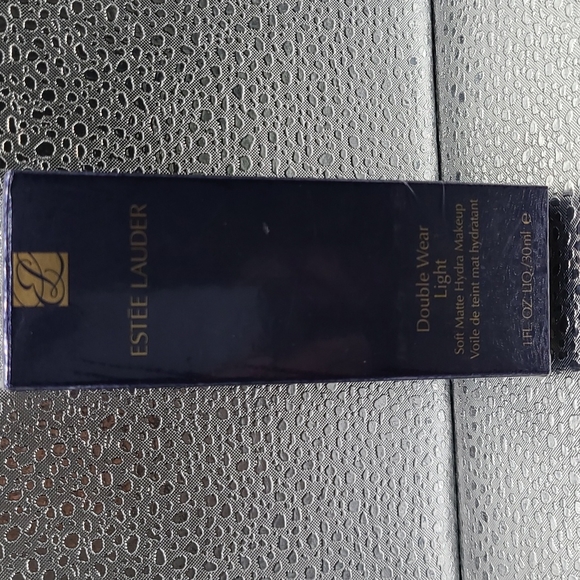 Estēe Lauder - Picture 1 of 6